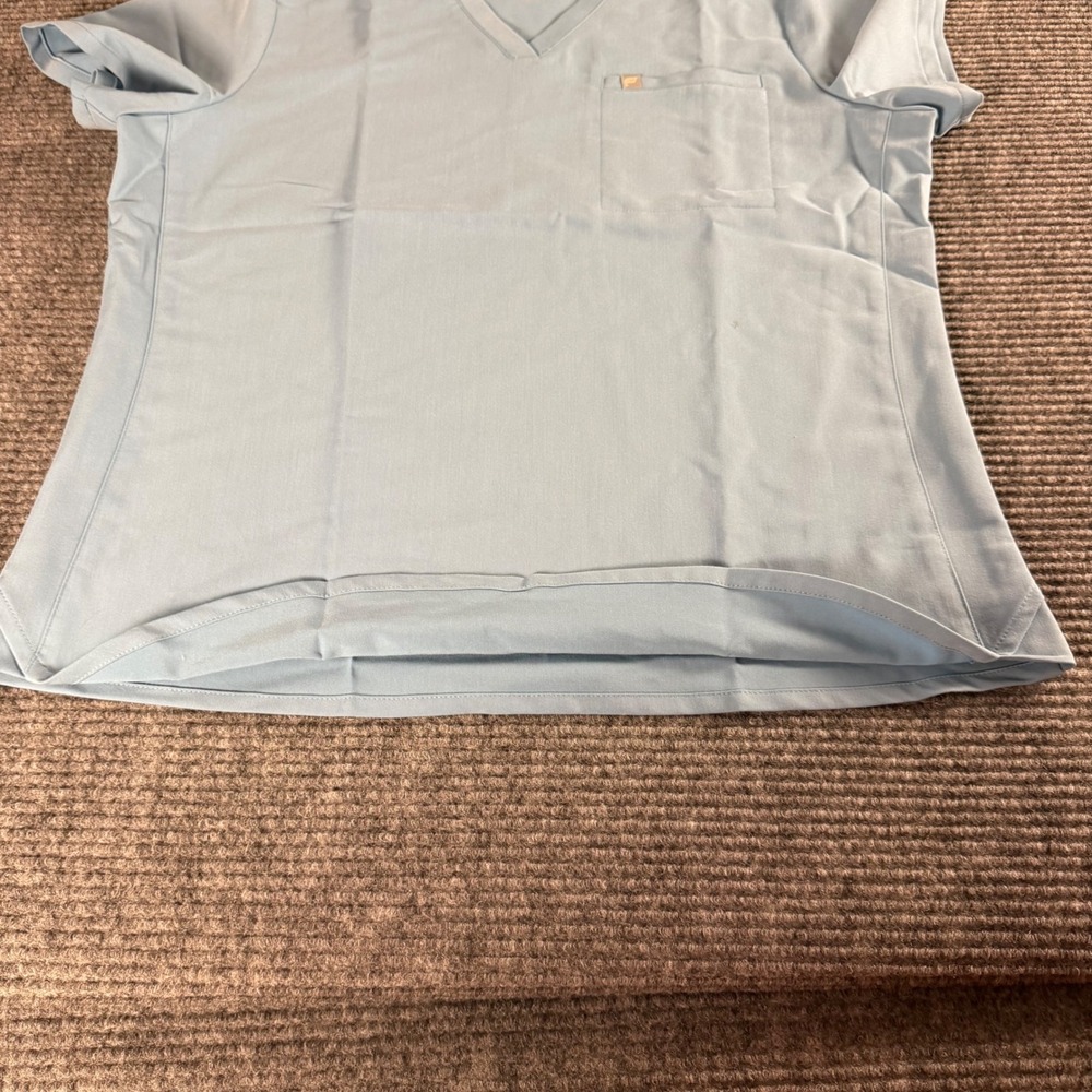Fabletics Womens Light Blue V-Neck Scrub Top One Pocket and pants set like new - Picture 6 of 16